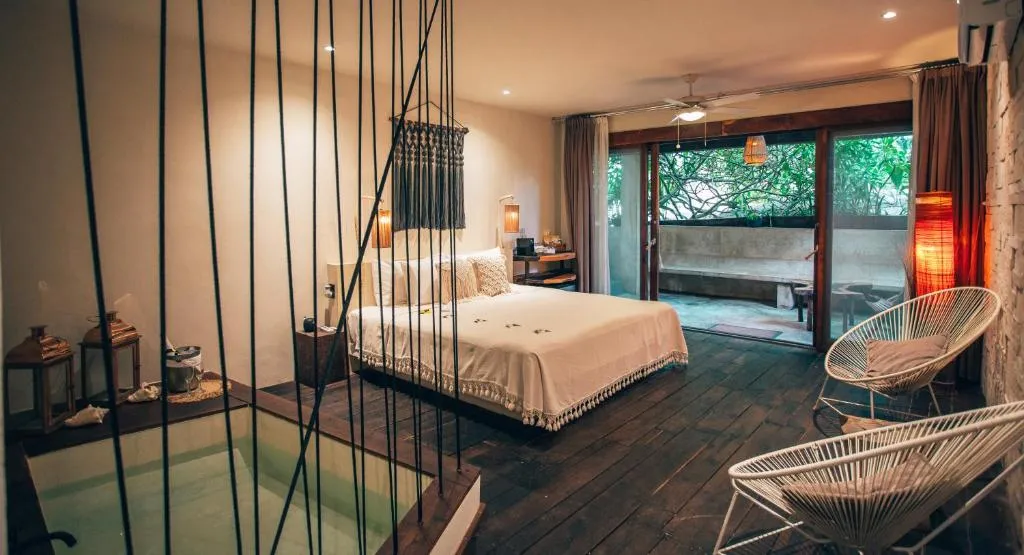 Master Suite Calanthe Garden View