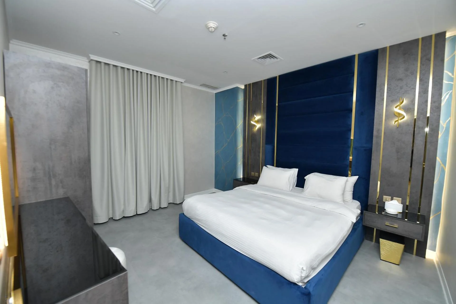 Palazzo Hotel - Image 1