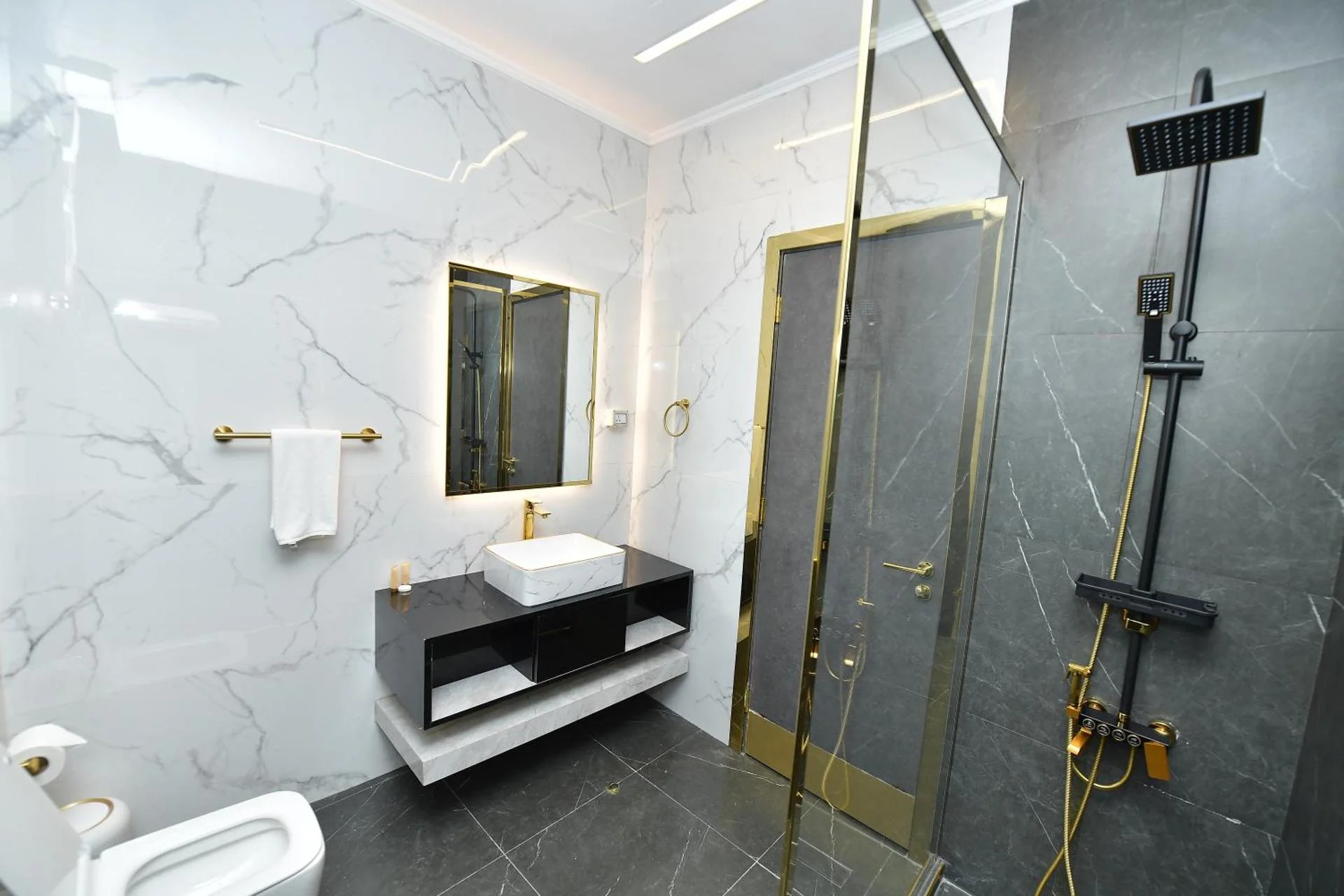 Palazzo Hotel - Image 8