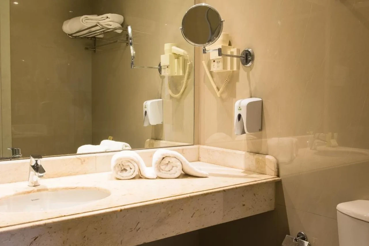Plaza Hotel Alexandria - Image 11