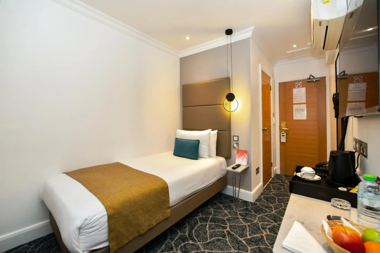 Experience Luxury at Queens Park Hotel - Image 11