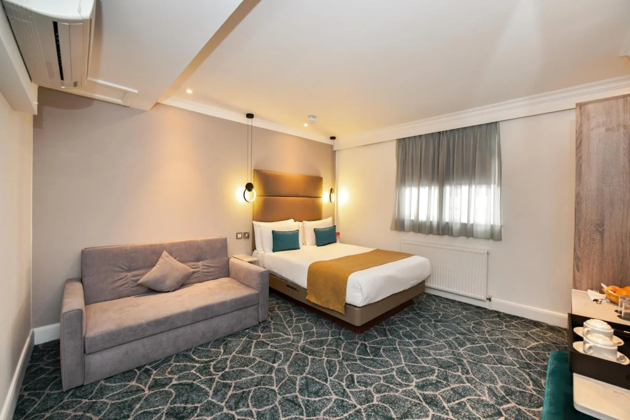 Experience Luxury at Queens Park Hotel - Image 12