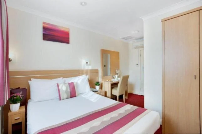 Experience Luxury at Queens Park Hotel - Image 14