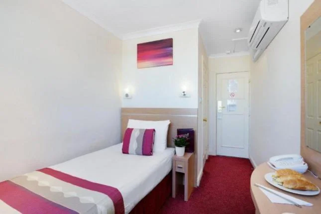 Experience Luxury at Queens Park Hotel - Image 15