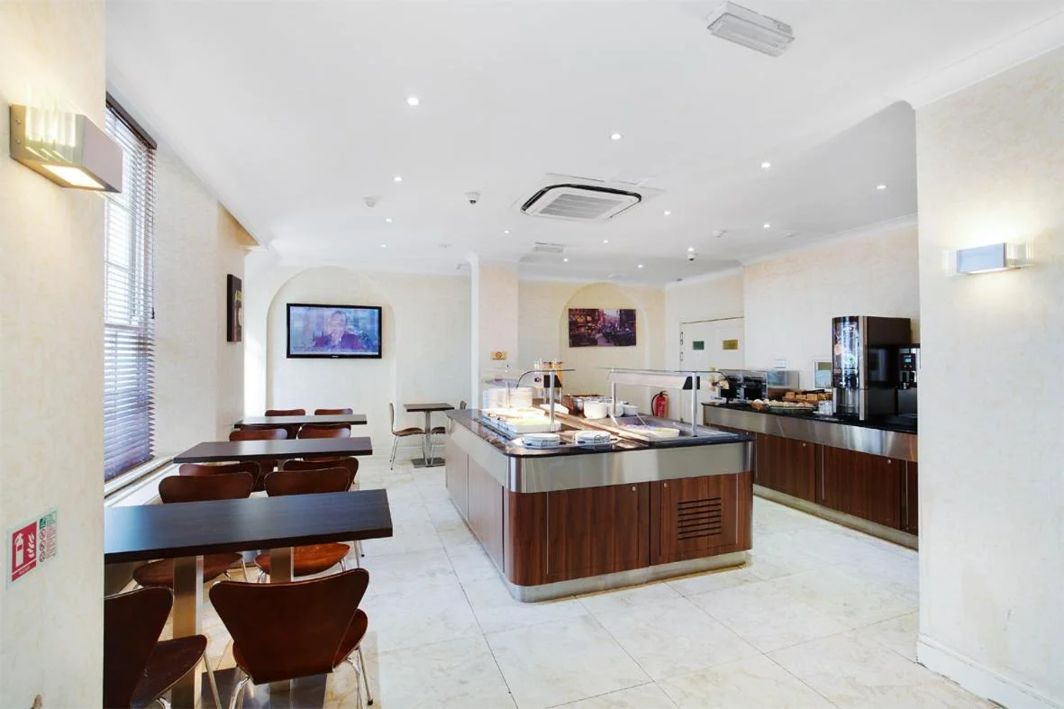 Experience Luxury at Queens Park Hotel - Image 5