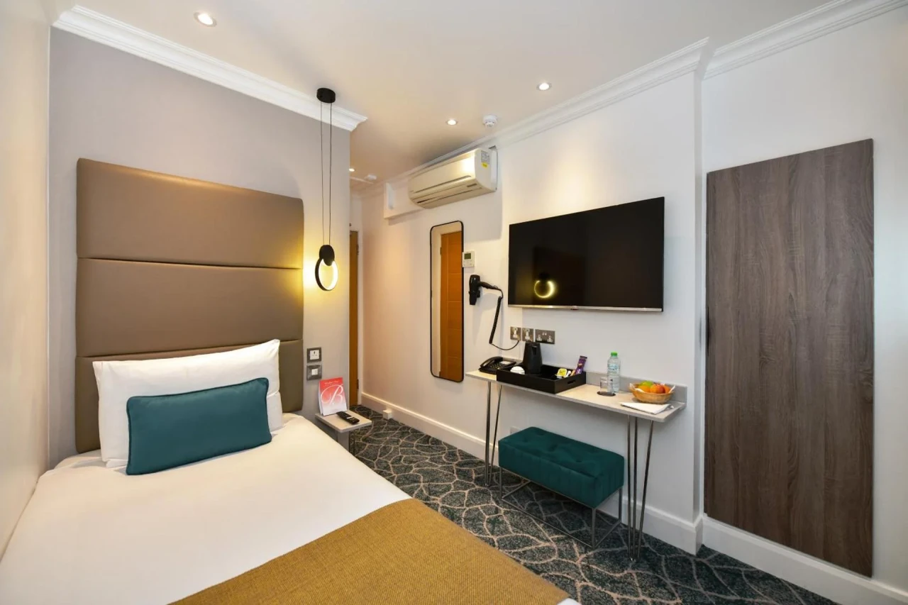 Experience Luxury at Queens Park Hotel - Image 7