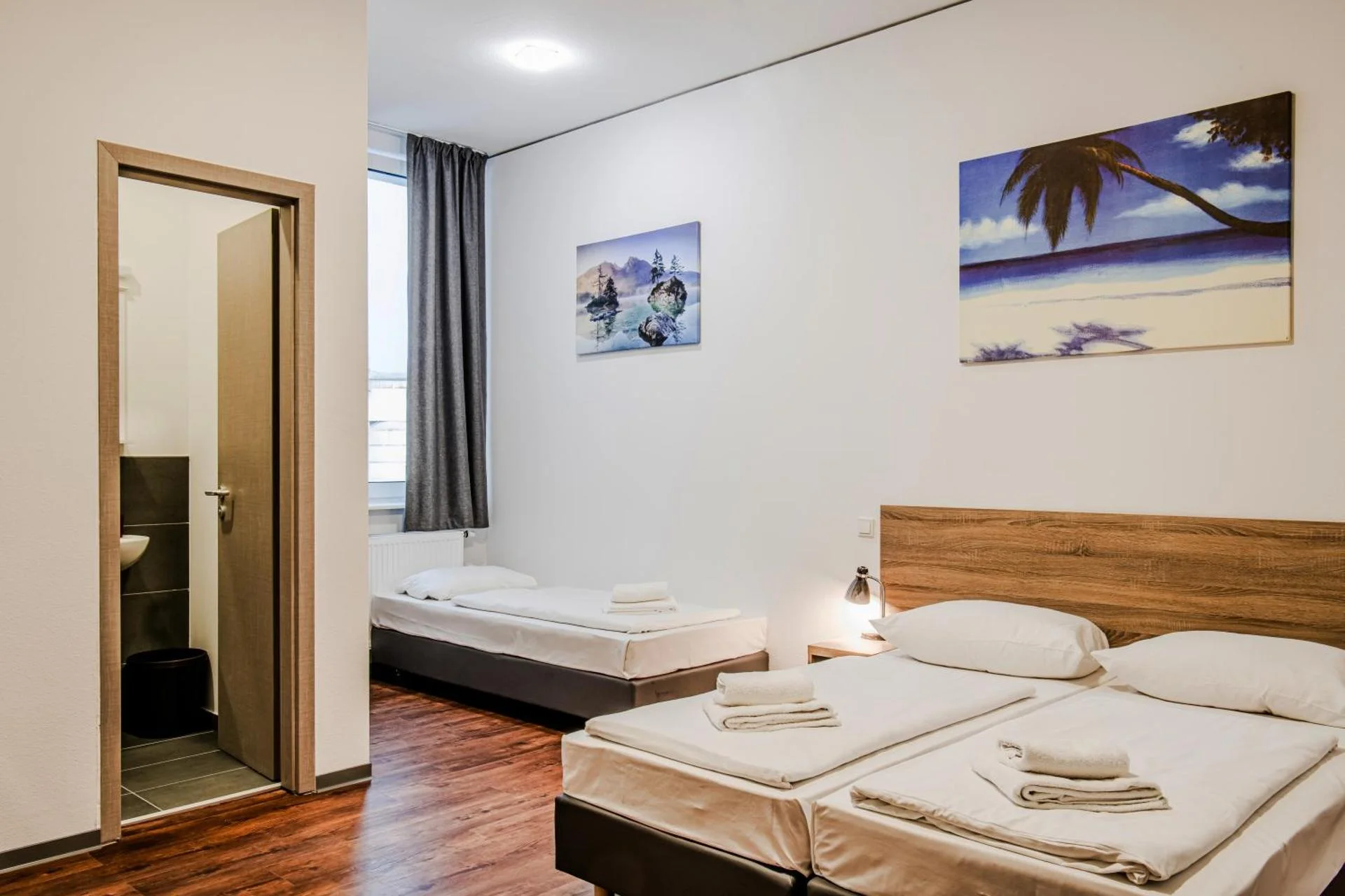 Queen's Residenz - Image 1