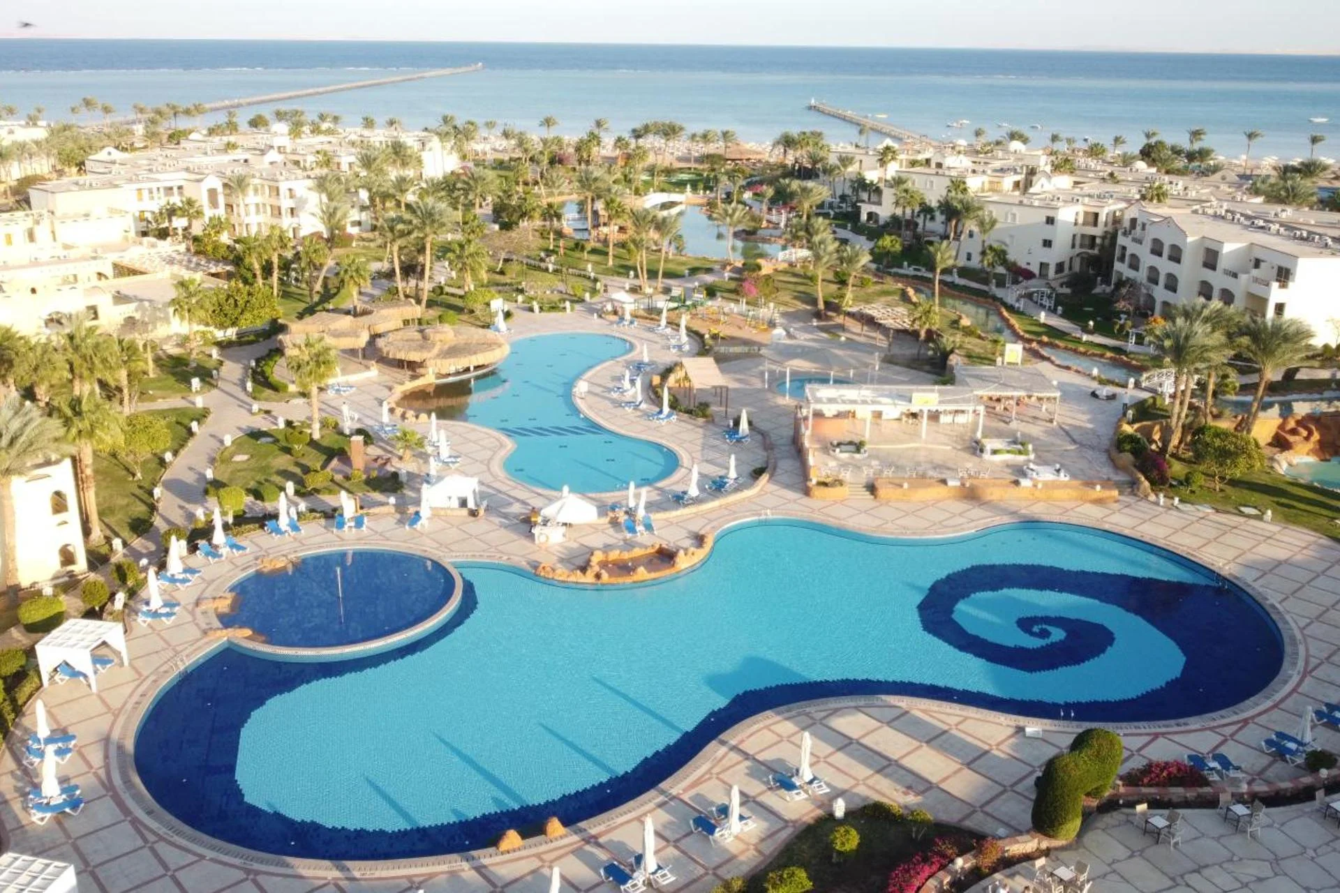 Regency Plaza Aqua Park & Spa - Image 1