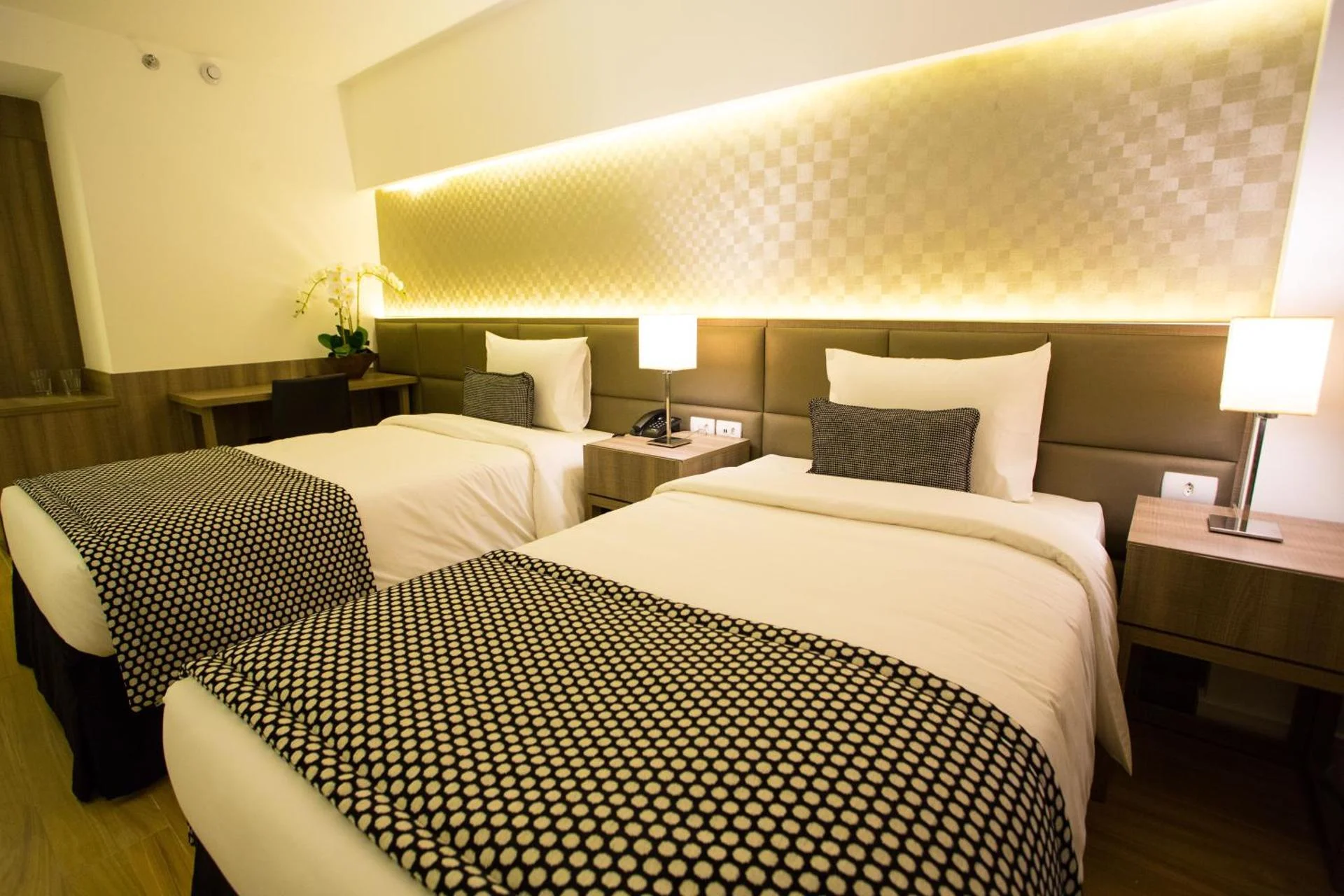 Royal Regency Palace Hotel - Image 11