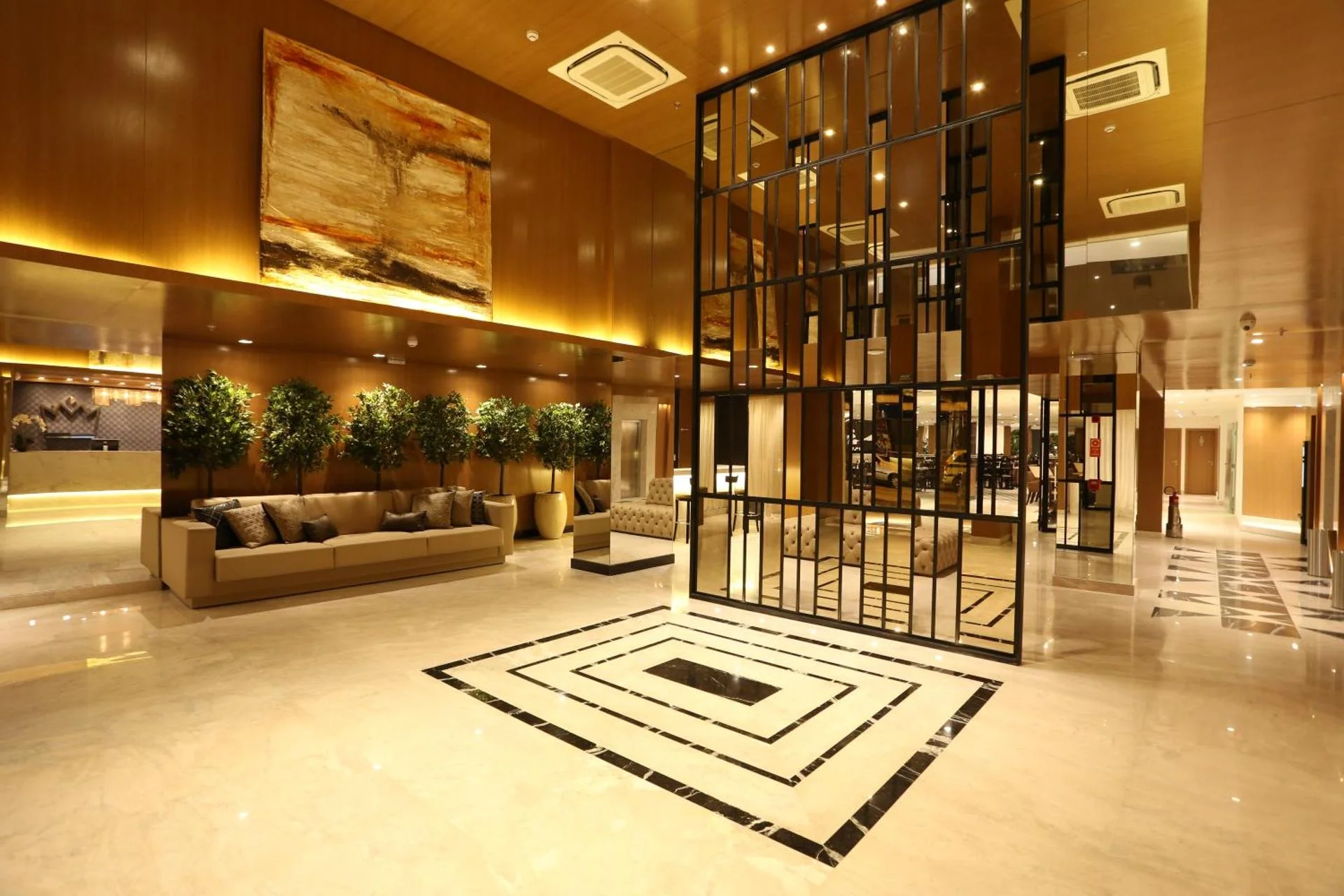 Royal Regency Palace Hotel - Image 16