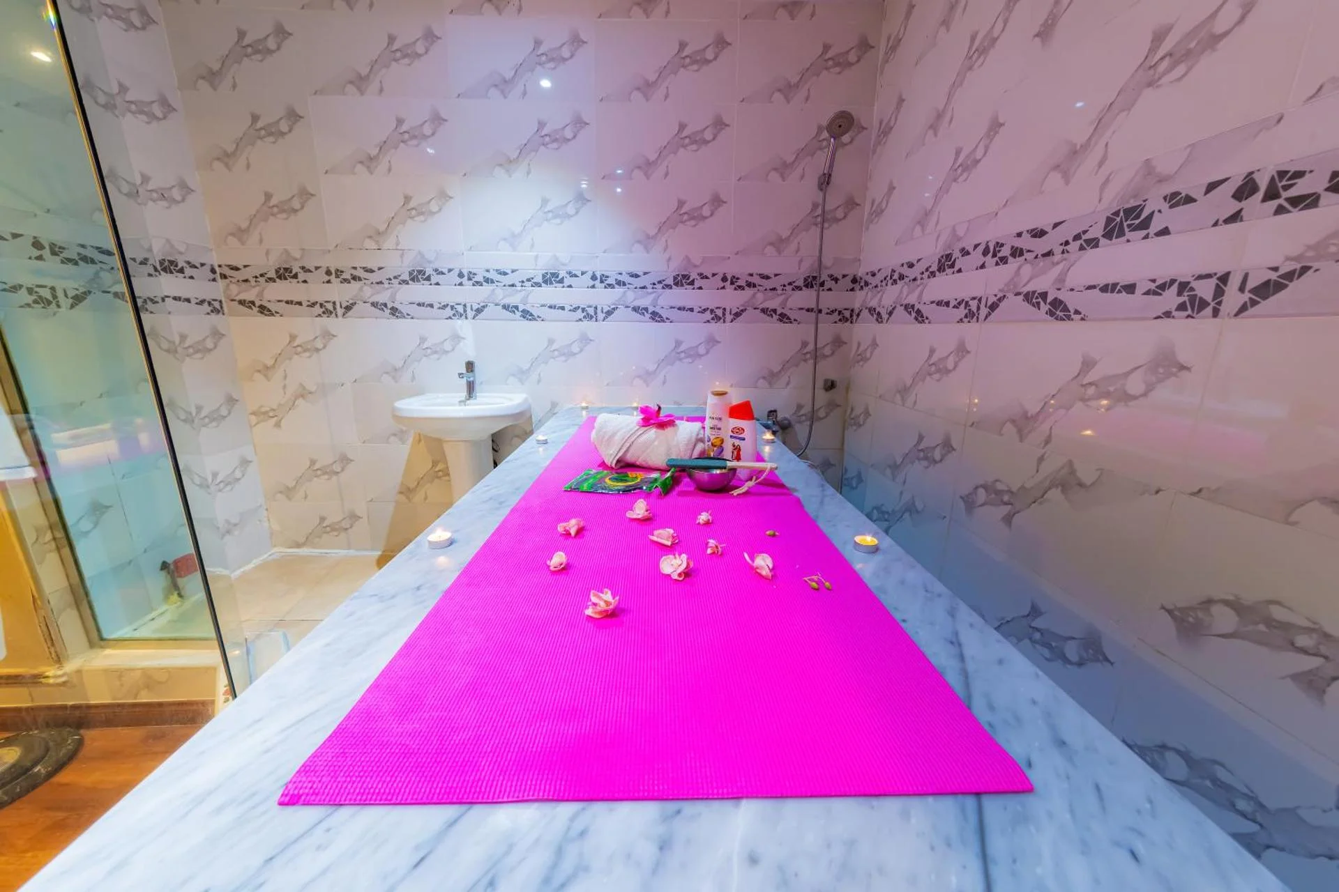 Saraya Palace Hotel - Image 2