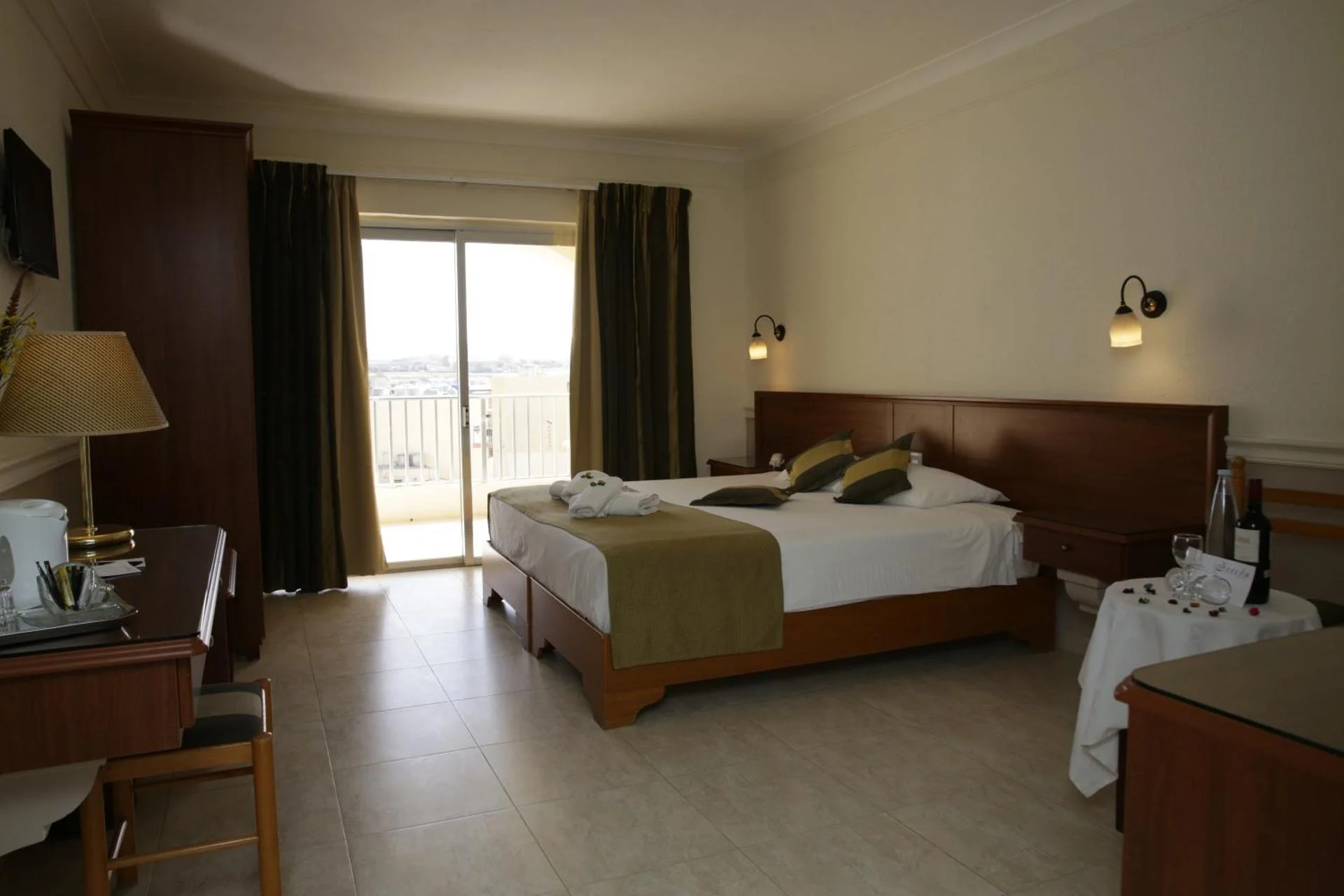 Soreda Hotel - Image 2