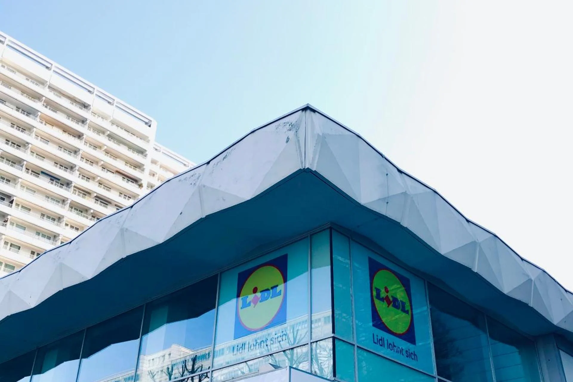 Space Night Capsule Hostel - Image 13