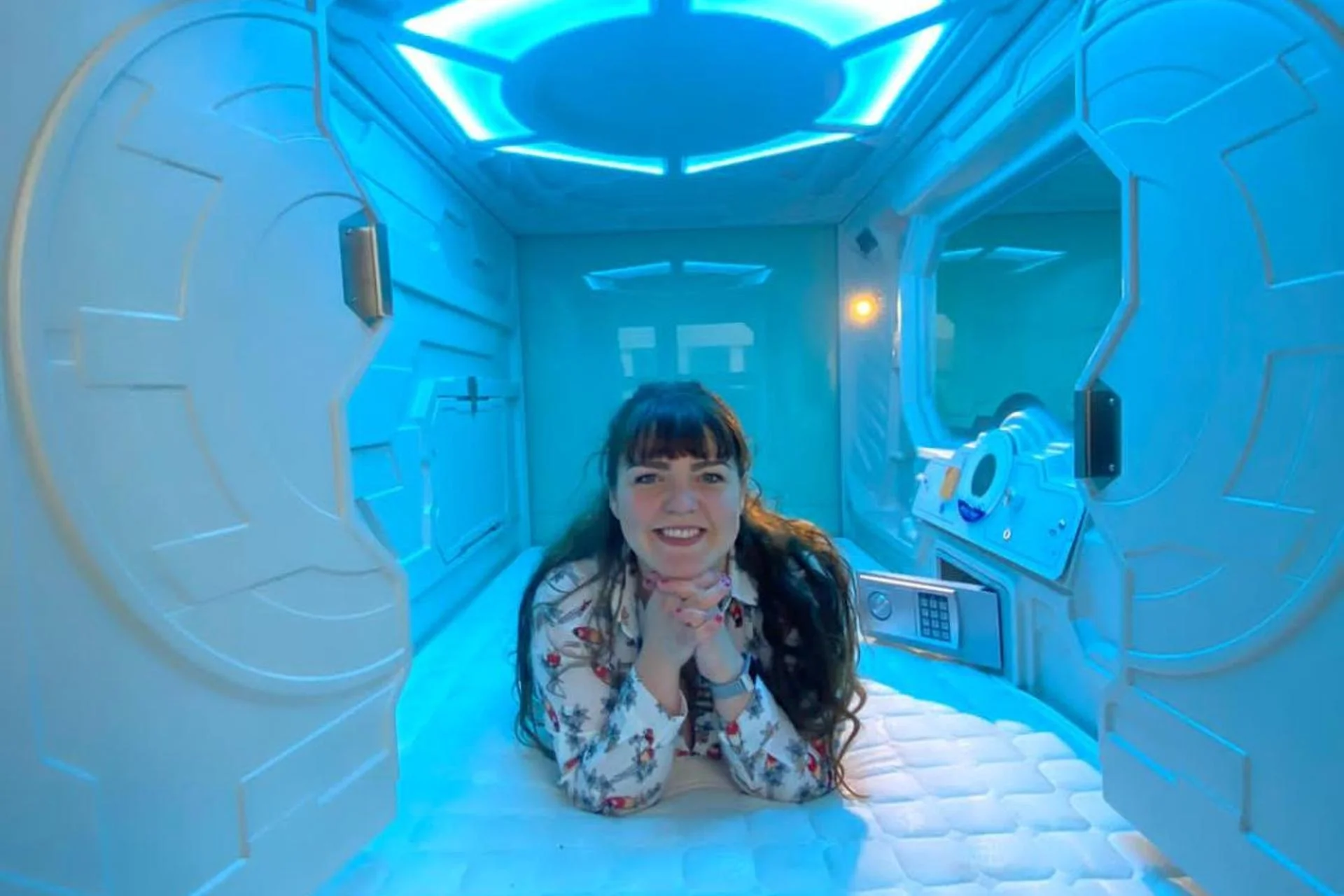 Space Night Capsule Hostel - Image 14