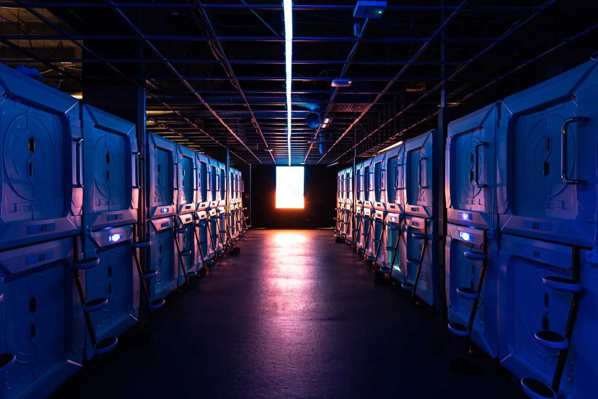 Space Night Capsule Hostel - Image 16