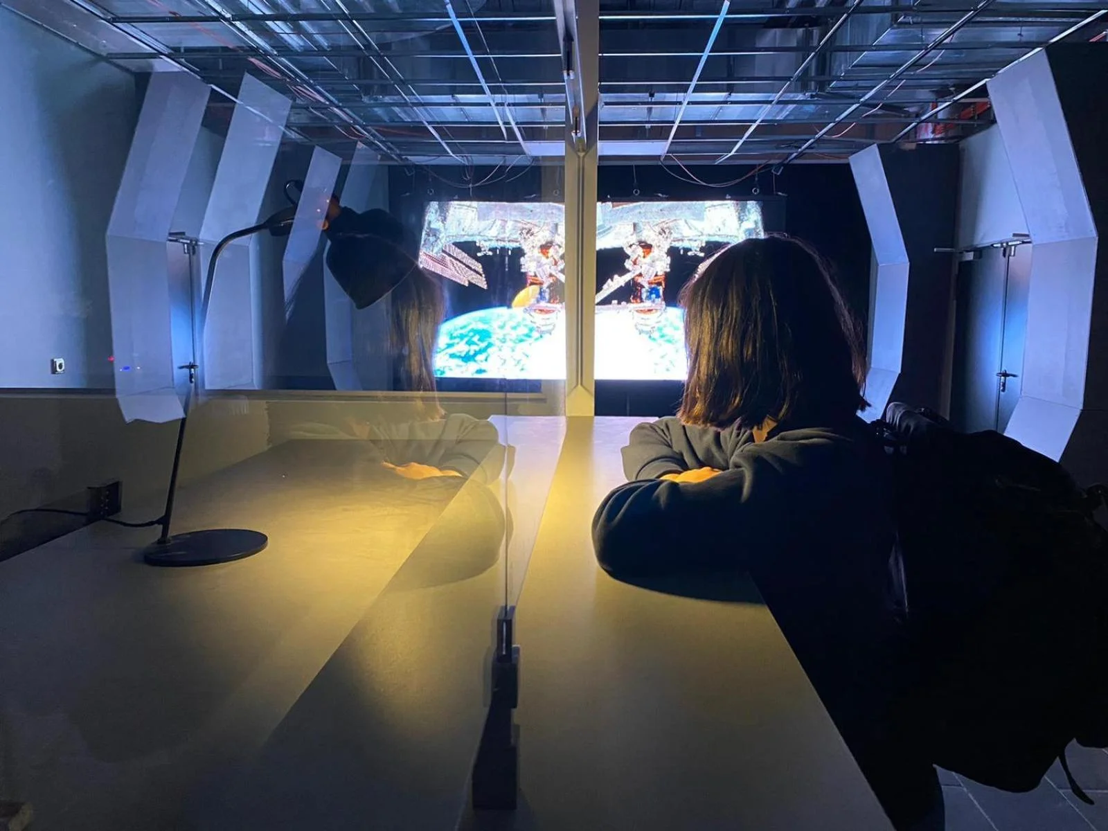 Space Night Capsule Hostel - Image 18