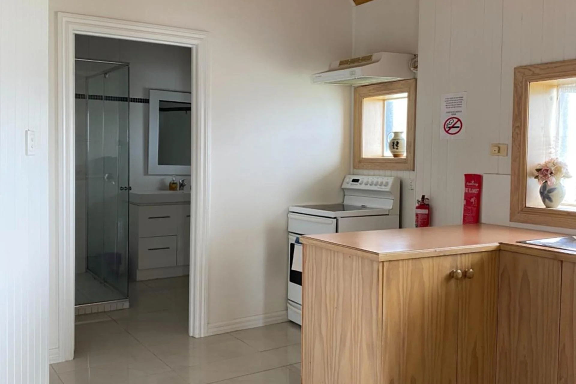 Experience the Charm of Stella's Dromana Hotel - Image 2