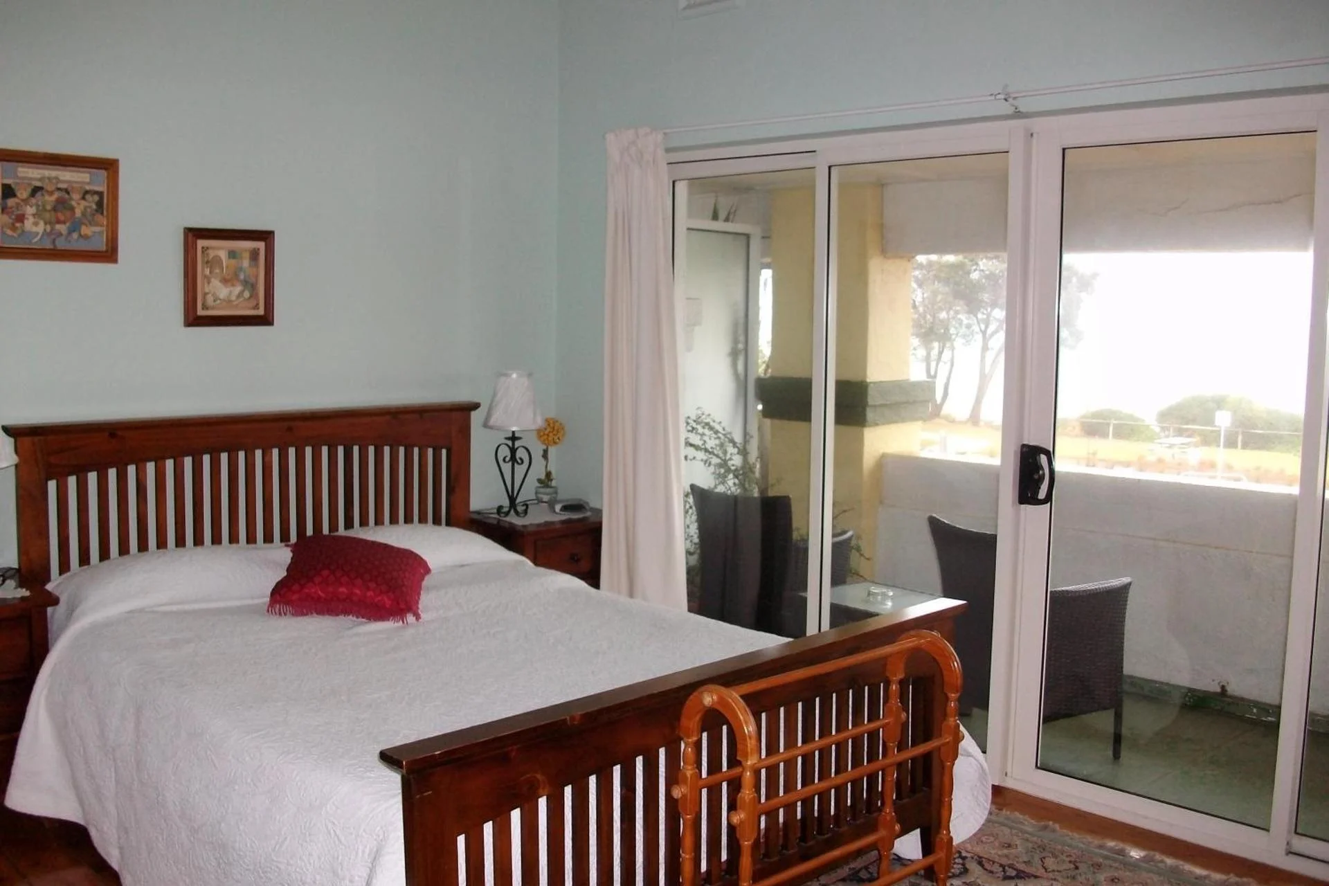 Experience the Charm of Stella's Dromana Hotel - Image 11