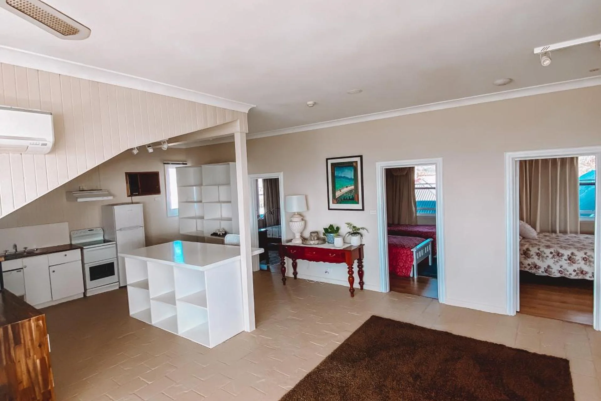 Experience the Charm of Stella's Dromana Hotel - Image 5