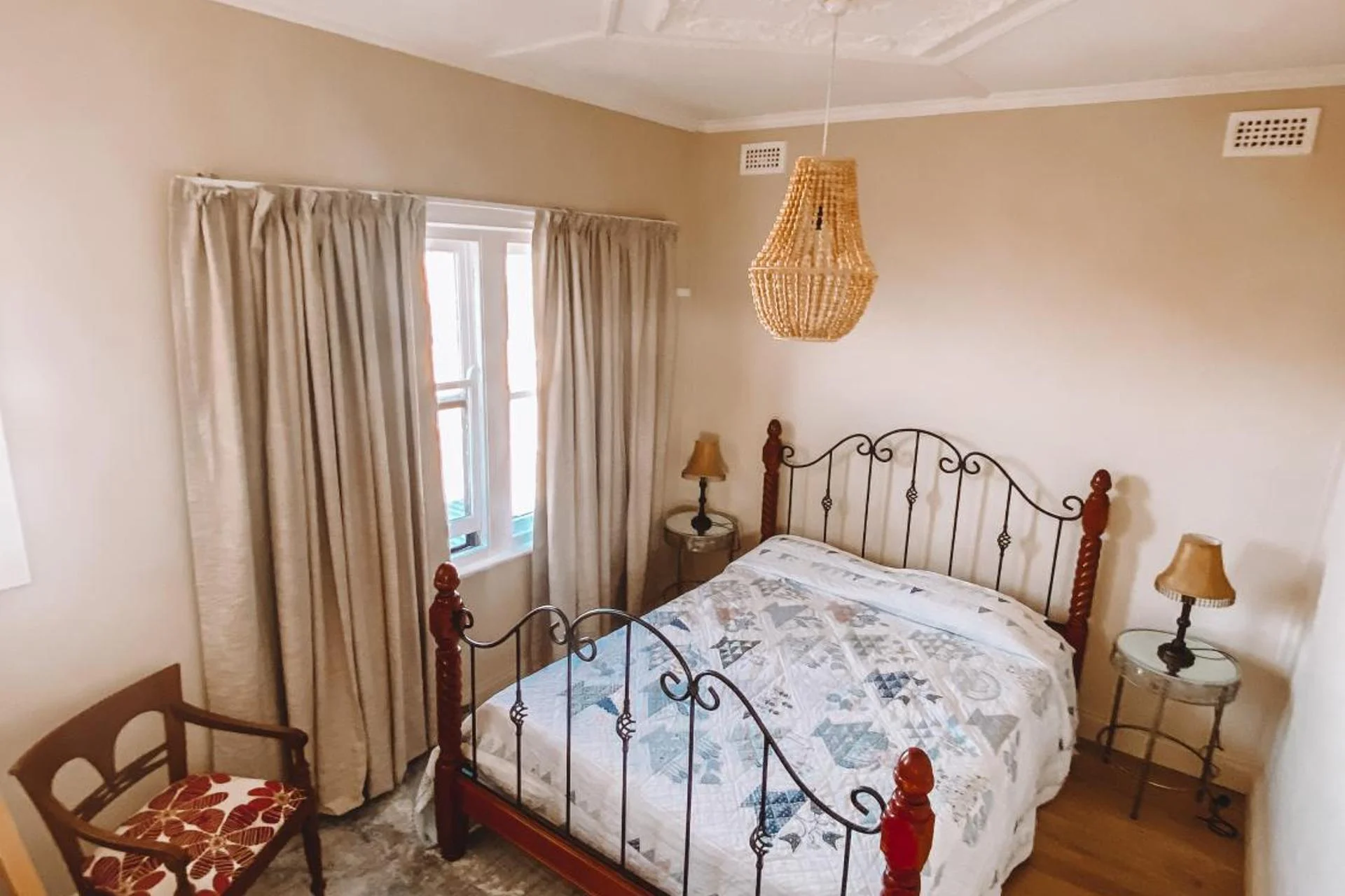 Experience the Charm of Stella's Dromana Hotel - Image 8