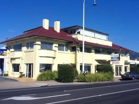 Experience the Charm of Stella's Dromana Hotel - Image 9