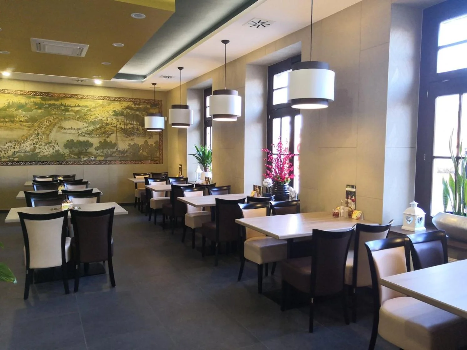 Discover the Charm of Sun House Hotel