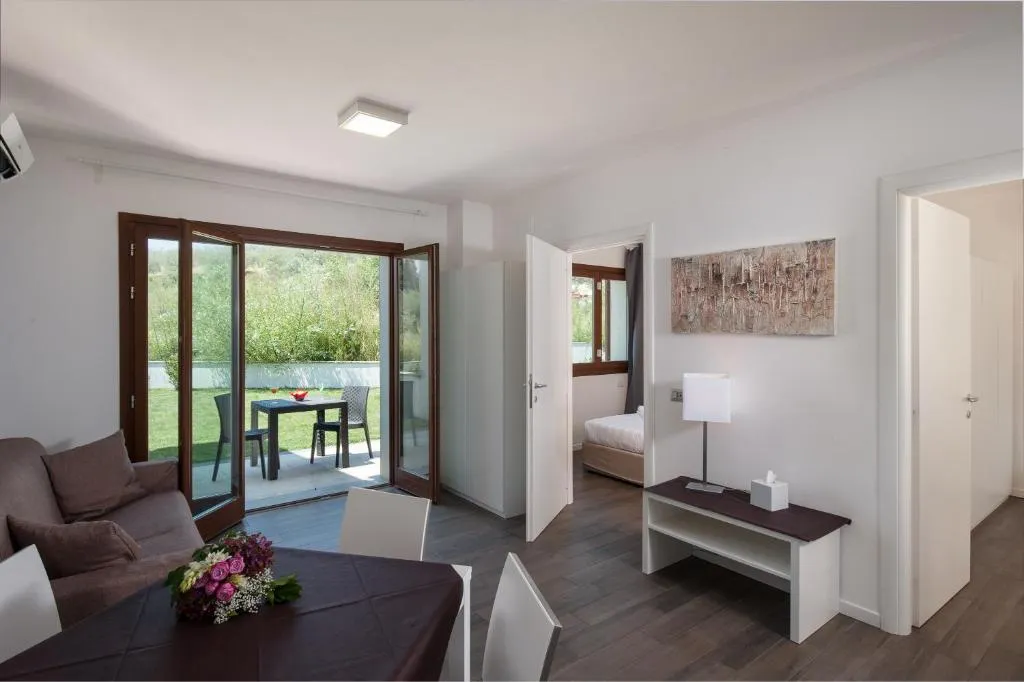 Apartment with Garden View