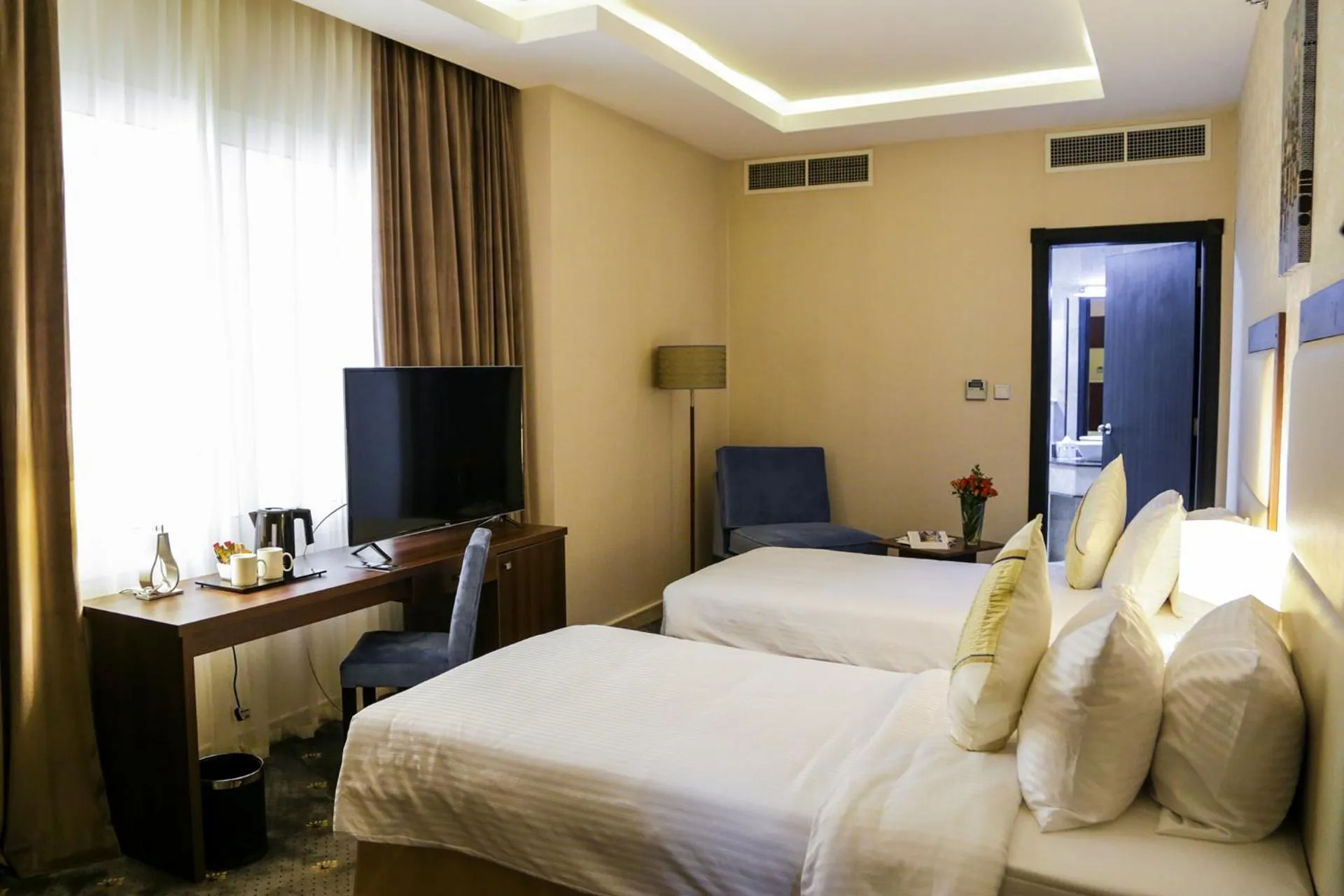 The Town Hotel - Image 11