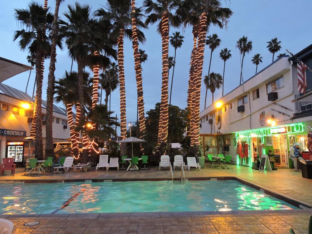 Tradewinds Airport Hotel - Image 8