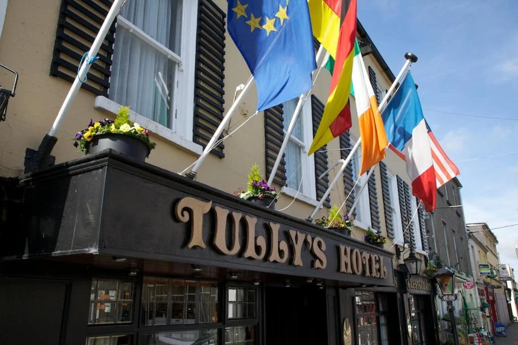 Tully's Hotel - Image 11