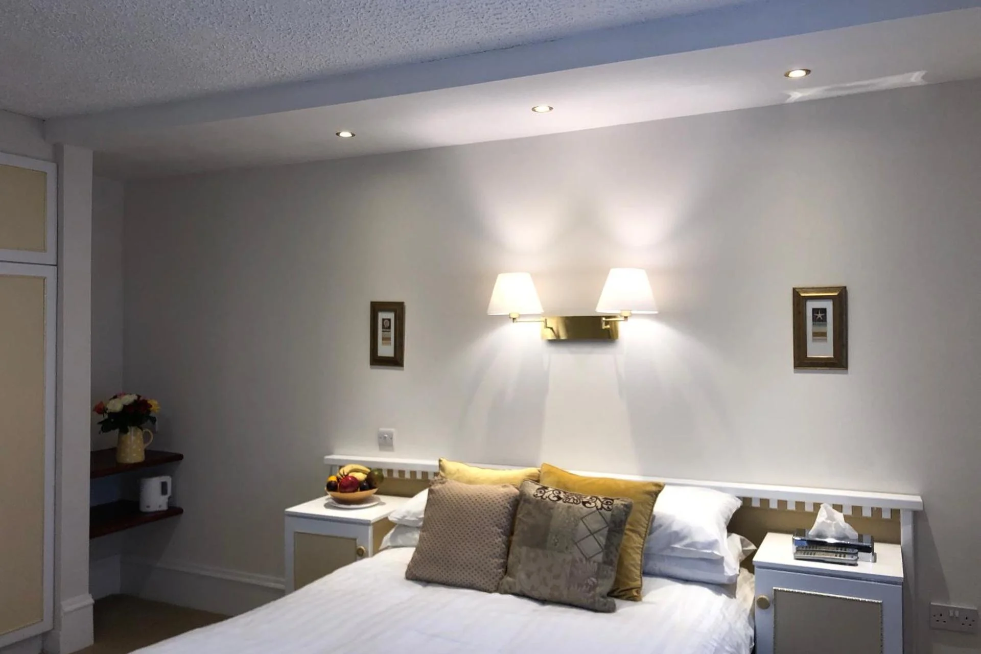 Tully's Hotel - Image 7