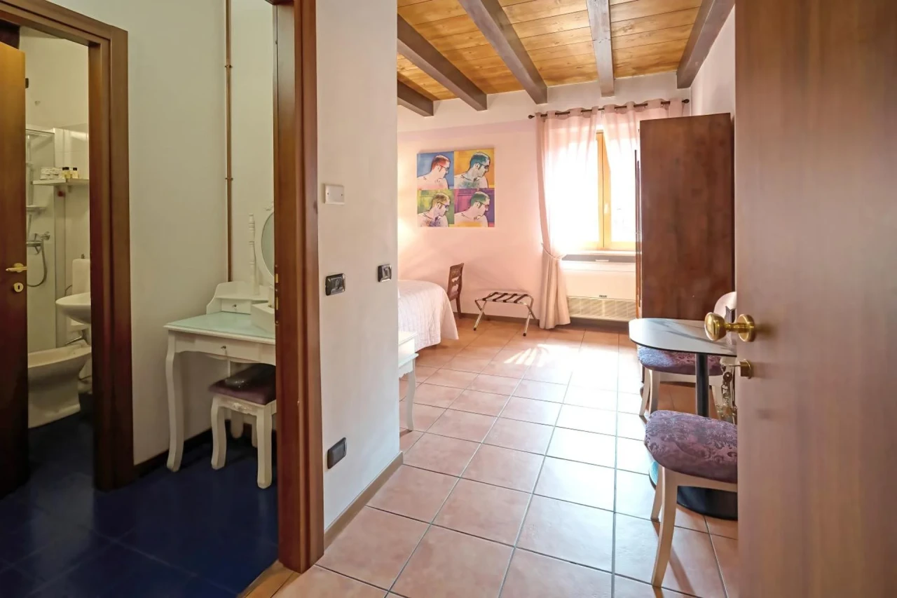 Veronetta House - Image 8