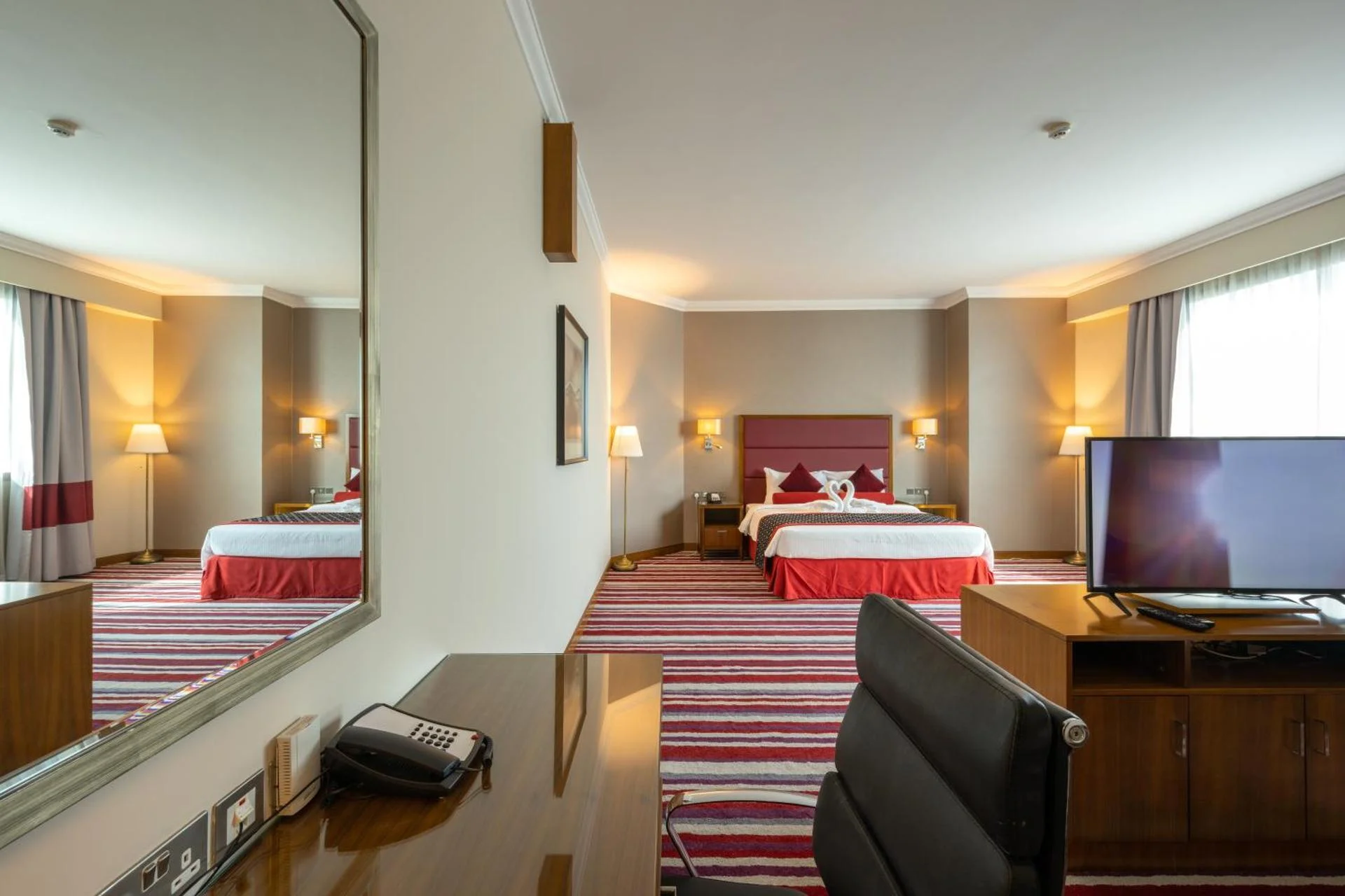 Wonder Palace Hotel - Image 2