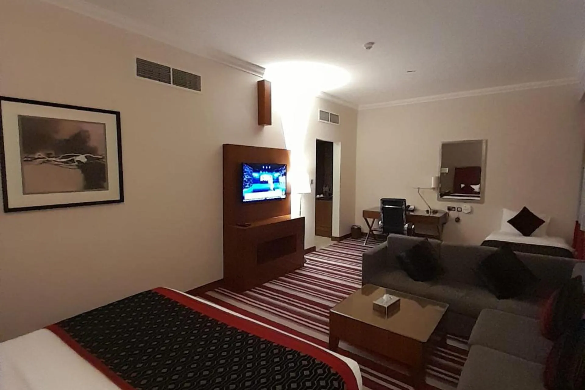 Wonder Palace Hotel - Image 12