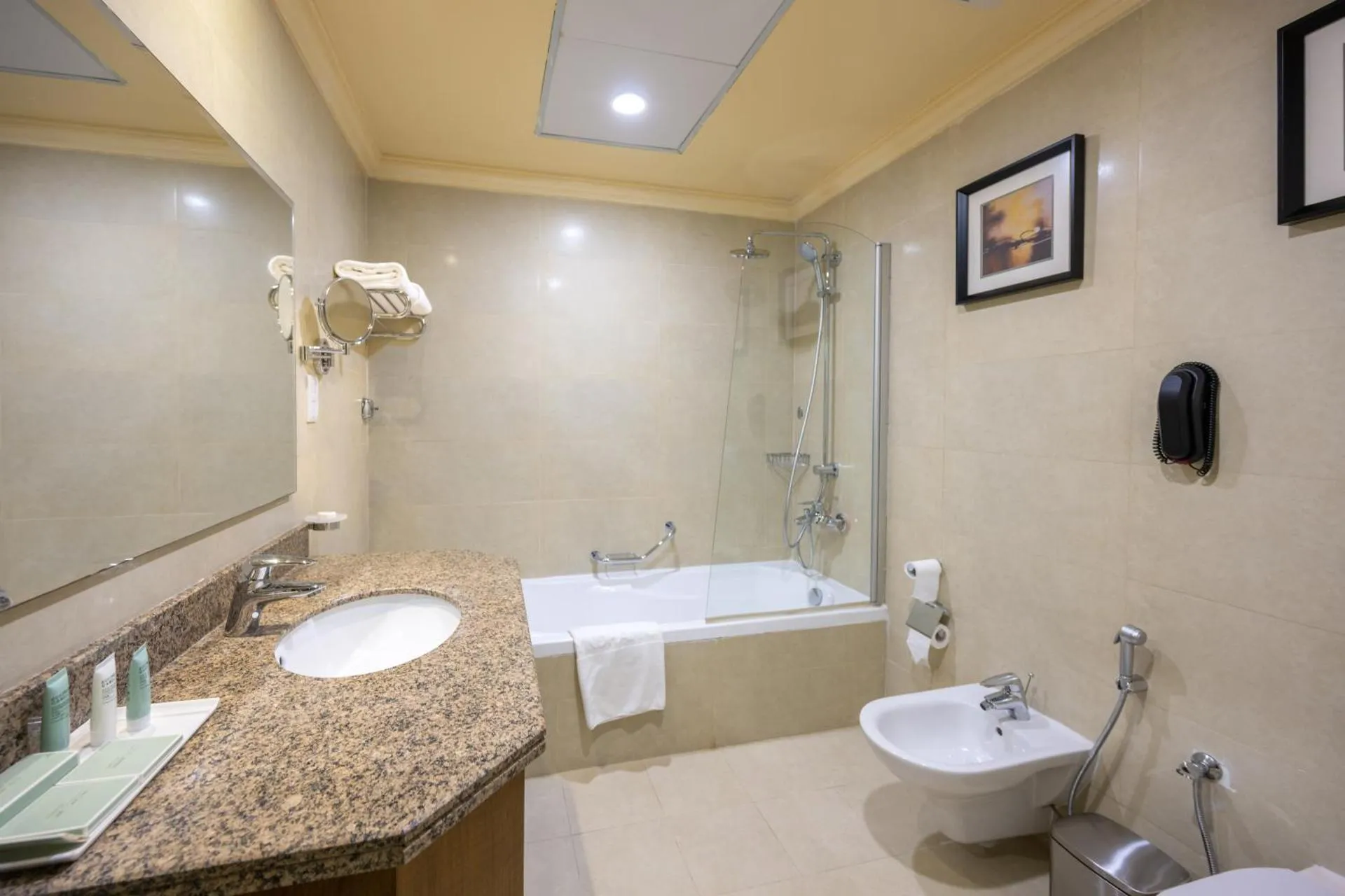 Wonder Palace Hotel - Image 14