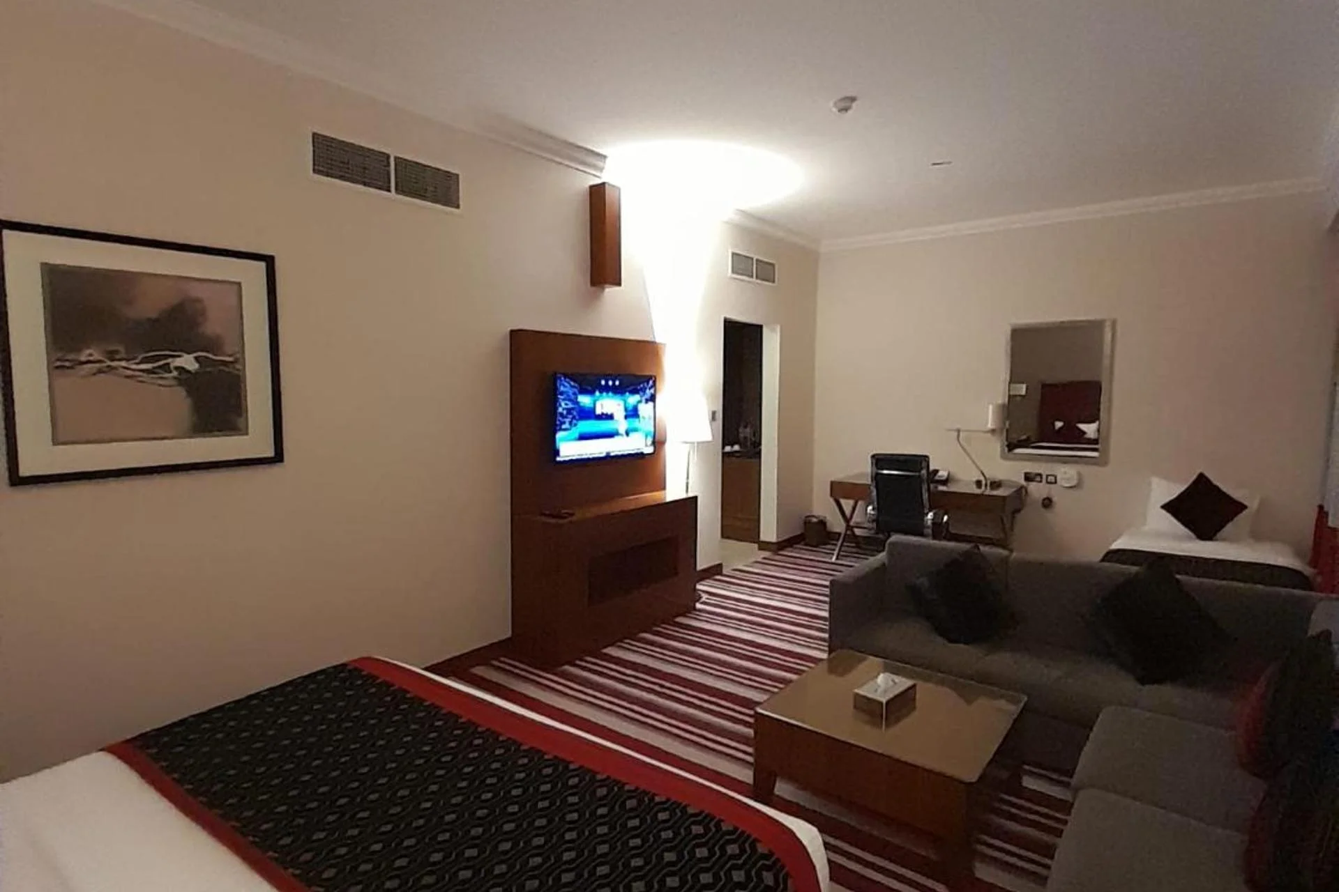 Wonder Palace Hotel - Image 17