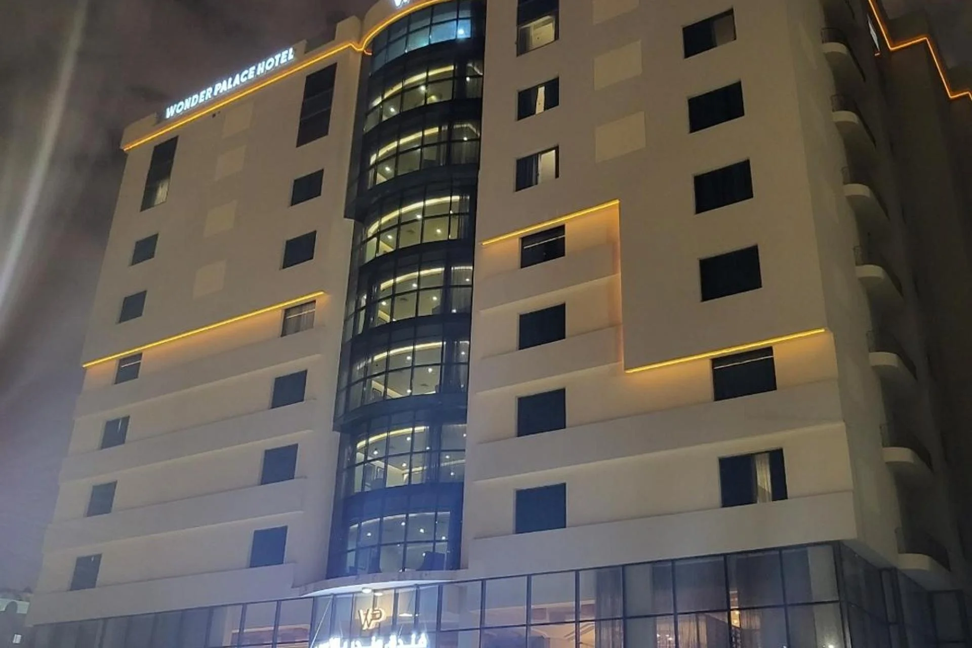 Wonder Palace Hotel - Image 19